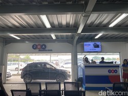 Beli Mobil Bekas Lelang Harganya Lebih Murah dari Pedagang? Coba Cek Dulu