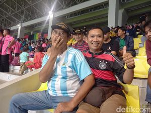Ademnya Piala Dunia U-17 di Solo, Suporter Akur Bersanding Meski Beda Jersei Ademnya Piala Dunia U-17 di Solo, Suporter Akur Bersanding Meski Beda Jersei