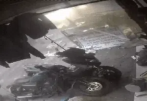 CCTV Rekam Dahsyatnya Ledakan Gas di Atas Truk CCTV Rekam Dahsyatnya Ledakan Gas di Atas Truk