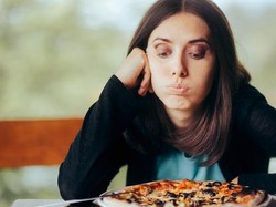 Temukan Rambut di Pesanan Makan? Begini Cara Sopan Mengembalikannya