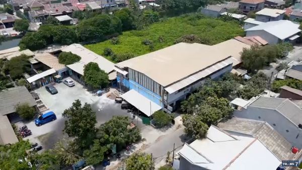 8 Potret Rumah Pak Tarno yang Luasnya Capai 2 Hektar, Ada Tempat Wisata