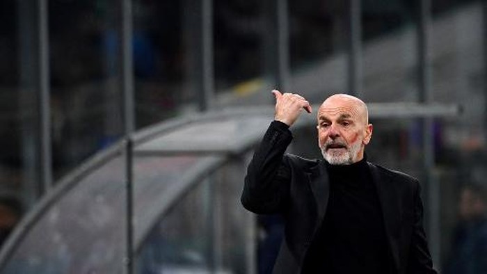 AC Milans Italian head coach Stefano Pioli reacts during the Serie A football match between AC Milan vs Fiorentina at San Siro stadium in Milan, on November 25, 2023. (Photo by Isabella BONOTTO / AFP)