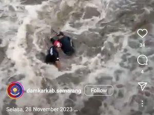 Momen Heroik Petugas Damkar Semarang Selamatkan Pemancing Terjebak Arus Momen Heroik Petugas Damkar Semarang Selamatkan Pemancing Terjebak Arus