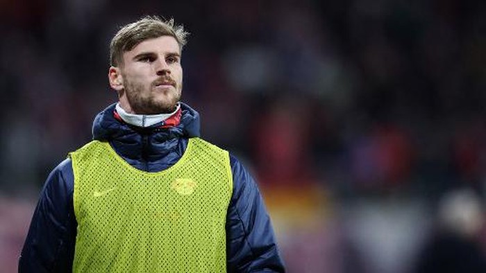 Leipzigs German forward #11 Timo Werner warms up during the German first division Bundesliga football match between RB Leipzig and SC Freiburg in Leipzig, eastern Germany on November 12, 2023. (Photo by Ronny Hartmann / AFP) / DFL REGULATIONS PROHIBIT ANY USE OF PHOTOGRAPHS AS IMAGE SEQUENCES AND/OR QUASI-VIDEO