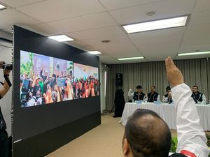 TPN Gelar Zoom Meeting Ikuti Kampanye Perdana Ganjar-Mahfud di Papua-Aceh TPN Gelar Zoom Meeting Ikuti Kampanye Perdana Ganjar-Mahfud di Papua-Aceh