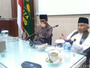 Amien Rais Temui Pimpinan Majelis Tafsir Al Quran di Solo Amien Rais Temui Pimpinan Majelis Tafsir Al Quran di Solo