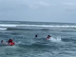 Bermain di Area Palung Parangtritis, 4 Wisatawan Sempat Terseret Arus