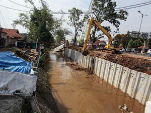 Antisipasi Banjir dan Longsor, Kali Baru di Bogor Dipasang Turap Antisipasi Banjir dan Longsor, Kali Baru di Bogor Dipasang Turap