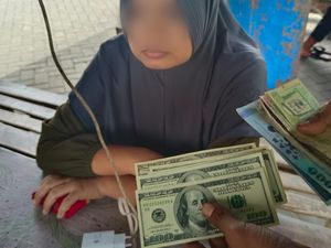4 Fakta Akal Bulus ART di Surabaya Curi Uang Majikan Lalu Kabur Naik Bus 4 Fakta Akal Bulus ART di Surabaya Curi Uang Majikan Lalu Kabur Naik Bus