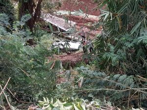 Video Avanza Maut Tewaskan Pengantin Baru dan Ortu di Sumedang Video Avanza Maut Tewaskan Pengantin Baru dan Ortu di Sumedang