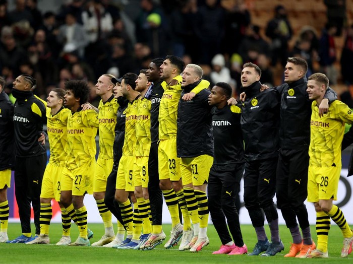 Soccer Football - Champions League - Group F - AC Milan v Borussia Dortmund - San Siro, Milan, Italy - November 28, 2023  Borussia Dortmund players celebrate after the match REUTERS/Claudia Greco