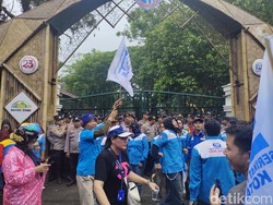 Demo di Kantor Bupati Lebak, Buruh Tuntut UMK 2024 Naik 28 Persen