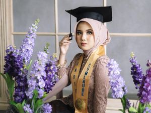Cerita Devina, Wisudawan Terbaik Undip yang Dapat 4 Beasiswa Sekaligus