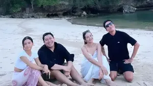 7 Foto Enzy Storia Liburan ke Bali Bareng Bestie, Cantik Natural Tanpa Makeup