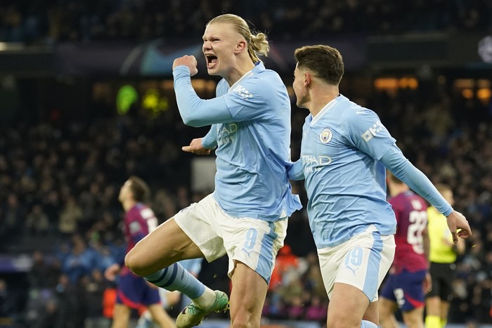 Manchester Citys Julian Alvarez, right, celebrates with Manchester Citys Erling Haaland after scoring his sides third goal during the group G Champions League soccer match between Manchester City and RB Leipzig at the Etihad stadium in Manchester, England, Tuesday, Nov. 28, 2023. (AP Photo/Dave Thompson)