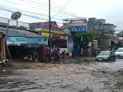 Jalur Batu-Kediri Sempat Terendam Banjir saat Diterjang Hujan Deras