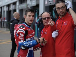 Pebalap Spanyol Ikut Komentar soal Pencoretan Mandalika dari Kalender WSBK 2024 Pebalap Spanyol Ikut Komentar soal Pencoretan Mandalika dari Kalender WSBK 2024