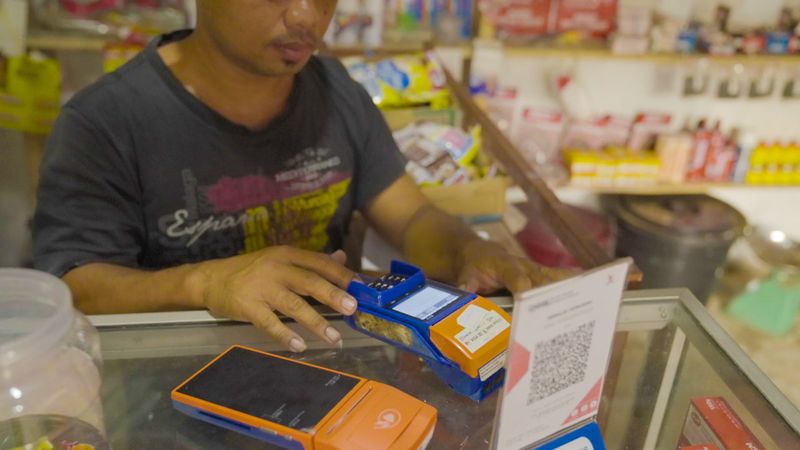 Jadi Agen UMi, Pria Ini Senang Bisa Bantu Usaha Kecil Warga Desa Palaes Jadi Agen UMi, Pria Ini Senang Bisa Bantu Usaha Kecil Warga Desa Palaes