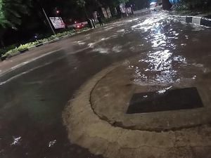 Diguyur Hujan, Jalan dan Sumur Resapan di Lebak Bulus Tergenang