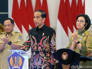 Jokowi Serahkan Daftar Belanja Kementerian dan Daerah Terakhir Kabinetnya
