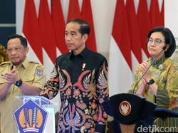 Jokowi Serahkan Daftar Belanja Kementerian dan Daerah Terakhir Kabinetnya