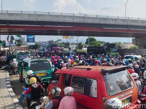 Macet Horor di Sp Padalarang, Riana: Satu Jam Enggak Maju