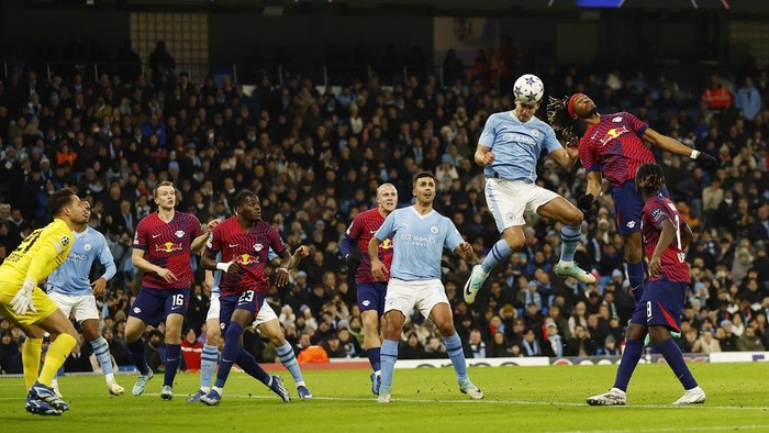 Soccer Football - Champions League - Group G - Manchester City v RB Leipzig - Etihad Stadium, Manchester, Britain - November 28, 2023 Manchester Citys Ruben Dias in action with RB Leipzigs Mohamed Simakan Action Images via Reuters/Jason Cairnduff