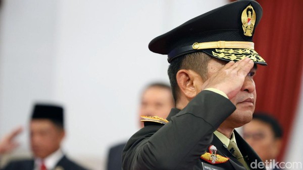 Presiden Joko Widodo melantik Letjen Maruli Simanjuntak sebagai KSAD. Letjen Maruli menggantikan Jenderal TNI Agus Subiyanto yang menjadi Panglima TNI.