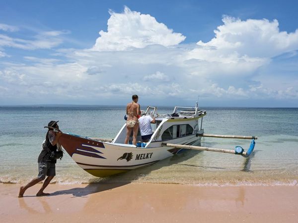 Menikmati Indahnya Pantai Pink Lombok