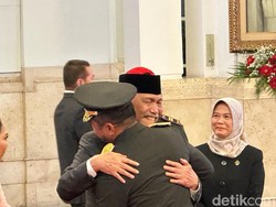 Luhut Peluk Erat Jenderal Maruli Simanjuntak Usai Pelantikan KSAD