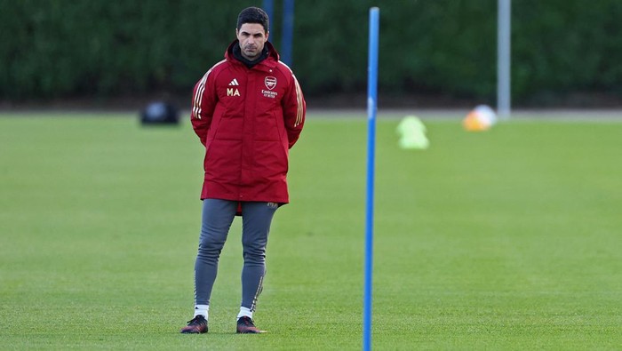 Soccer Football - Champions League - Arsenal Training - Arsenal Training Centre, London Colney, Britain - November 28, 2023 Arsenal manager Mikel Arteta during training Action Images via Reuters/Matthew Childs