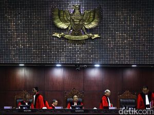 MK Tolak Uji Formil UU Kesehatan, 4 Hakim Dissenting Opinion MK Tolak Uji Formil UU Kesehatan, 4 Hakim Dissenting Opinion