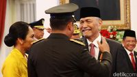 Momen Haru Luhut Saksikan Pelantikan Maruli Jadi KSAD