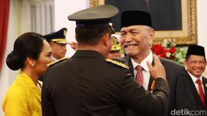 Momen Haru Luhut Saksikan Pelantikan Maruli Jadi KSAD