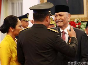 Momen Haru Luhut Saksikan Pelantikan Maruli Jadi KSAD