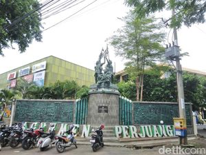 Monumen Perjuangan Cirebon: Kisah Suko dan Kasmiri Digantung Penjajah Monumen Perjuangan Cirebon: Kisah Suko dan Kasmiri Digantung Penjajah