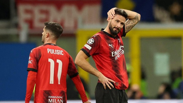 Soccer Football - Champions League - Group F - AC Milan v Borussia Dortmund - San Siro, Milan, Italy - November 28, 2023  AC Milans Christian Pulisic and Olivier Giroud look dejected after the match REUTERS/Claudia Greco
