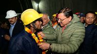 Pekerja India yang Terjebak di Terowongan Berhasil Dievakuasi