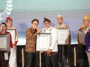 Jalankan Program Kota Sehat, Walkot Cilegon Raih Penghargaan dari Menkes