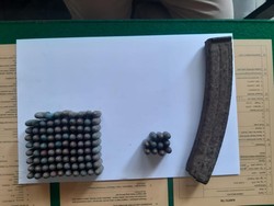 Pengepul Rongsok Bantul Temukan Kaus Kaki Berat, Ternyata Isi 99 Peluru-Magasin