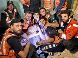 Viral Momen Haru Penyelamatan Bayi di Gaza usai Tertimpa Bangunan 37 Hari