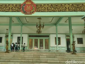 Mengintip Kehidupan Elite Jawa di Istana Mangkunegaran Solo Mengintip Kehidupan Elite Jawa di Istana Mangkunegaran Solo