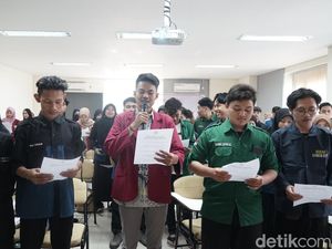 BEM Kampus Muhammadiyah Jatim-Bali Deklarasi Pemilu Damai di UMSurabaya BEM Kampus Muhammadiyah Jatim-Bali Deklarasi Pemilu Damai di UMSurabaya