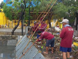 Surabaya Mulai Hujan, Waspada Titik Rawan Genangan dan Banjir Berikut Ini! Surabaya Mulai Hujan, Waspada Titik Rawan Genangan dan Banjir Berikut Ini!