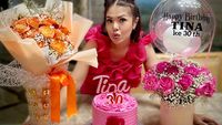 Tina Toon Doyan Kulineran Kaki Lima, Ngemil Gorengan dan Jajan Pecel