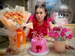 Tina Toon Doyan Kulineran Kaki Lima, Ngemil Gorengan dan Jajan Pecel Tina Toon Doyan Kulineran Kaki Lima, Ngemil Gorengan dan Jajan Pecel