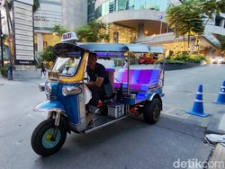 Sopir Tuk-tuk Didenda Setelah Kasih Kesempatan Penumpang Ambil Alih Kemudi