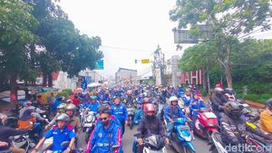 Long March Buruh ke Gedung Sate, Jalur Cimahi-Bandung Padat!
