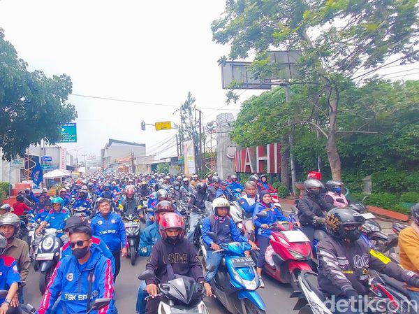 Long March Buruh ke Gedung Sate, Jalur Cimahi-Bandung Padat!
