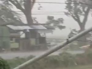 Angin Kencang di Madiun Robohkan Pohon-Tiang Listrik dan Rusak Rumah Angin Kencang di Madiun Robohkan Pohon-Tiang Listrik dan Rusak Rumah